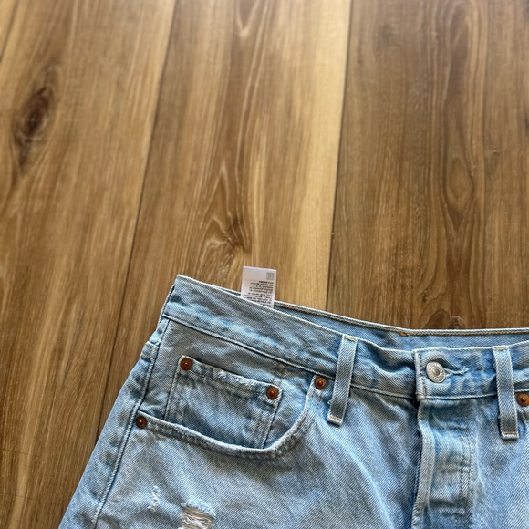 Levi's 501 light wash women’s jean shorts size W31 - Picture 3 of 5